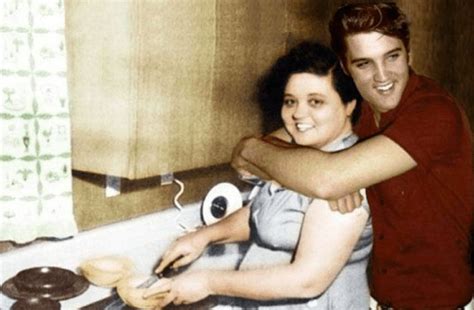 pictures of elvis when his mom died|18 Rare Photos of Elvis and His Mum for Mothers Day